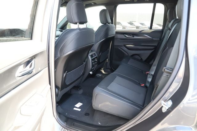 2026 Jeep Grand Cherokee GRAND CHEROKEE LAREDO X 4X4