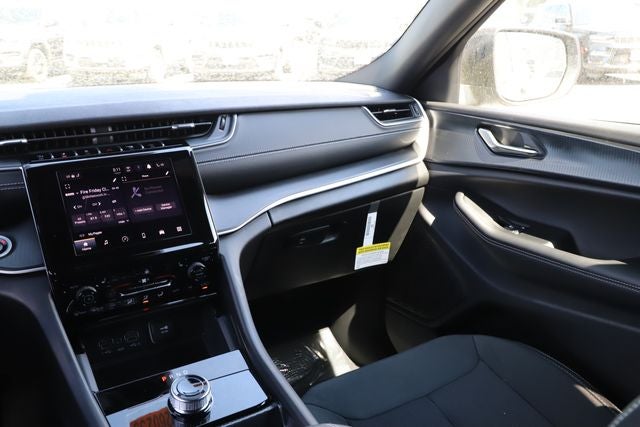 2026 Jeep Grand Cherokee GRAND CHEROKEE LAREDO X 4X4