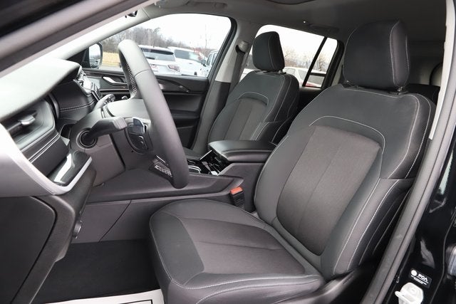 2023 Jeep Grand Cherokee Laredo 4x4