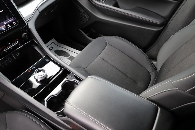 2023 Jeep Grand Cherokee Laredo 4x4