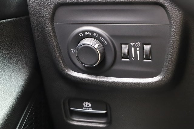 2023 Jeep Grand Cherokee Laredo 4x4