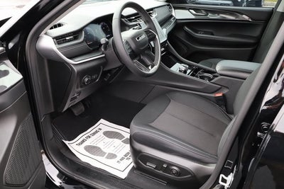 2023 Jeep Grand Cherokee Laredo 4x4