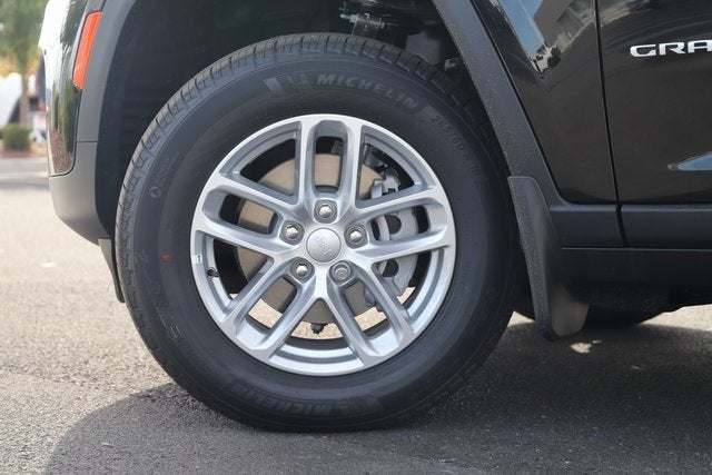 2025 Jeep Grand Cherokee GRAND CHEROKEE LAREDO X 4X4