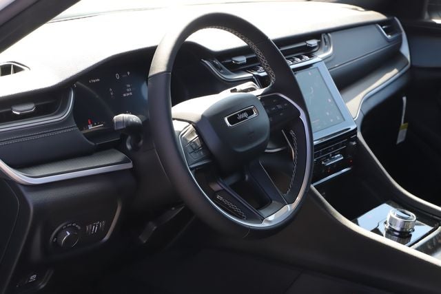 2026 Jeep Grand Cherokee GRAND CHEROKEE LAREDO X 4X4