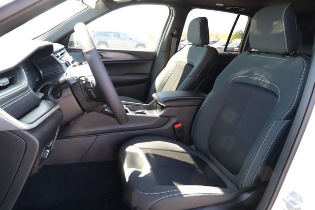 2026 Jeep Grand Cherokee GRAND CHEROKEE LAREDO X 4X4