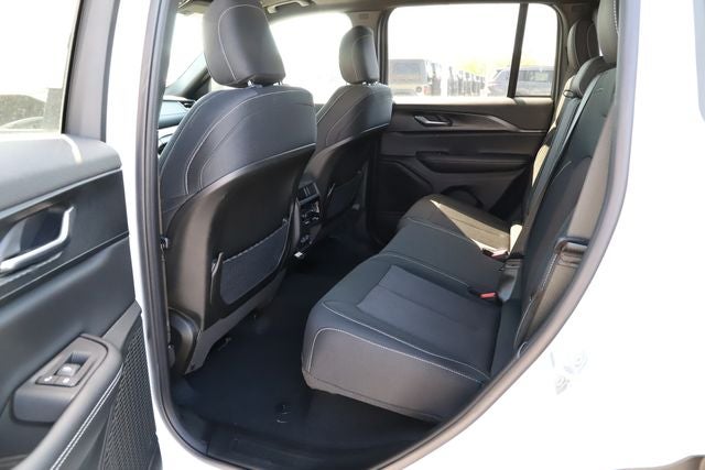 2026 Jeep Grand Cherokee GRAND CHEROKEE LAREDO X 4X4