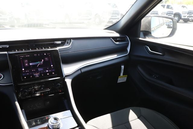 2026 Jeep Grand Cherokee GRAND CHEROKEE LAREDO X 4X4