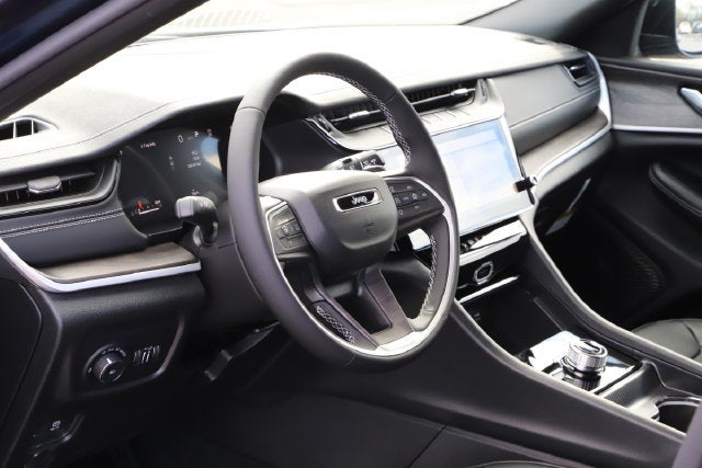 2027 Jeep Grand Cherokee GRAND CHEROKEE LIMITED 4X4