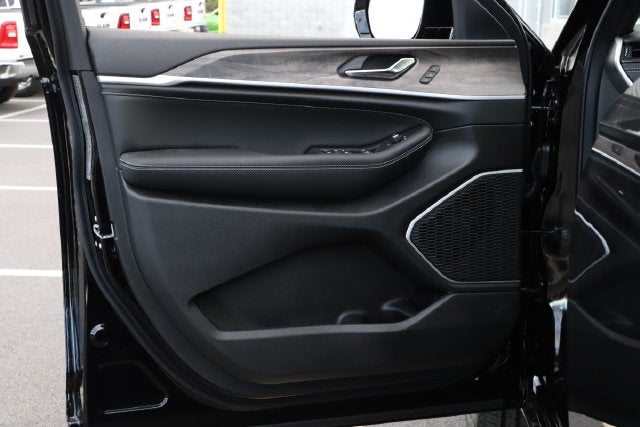 2027 Jeep Grand Cherokee GRAND CHEROKEE LIMITED RESERVE 4X4