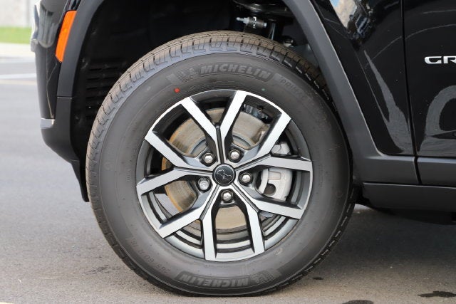 2027 Jeep Grand Cherokee GRAND CHEROKEE L LAREDO X 4X4