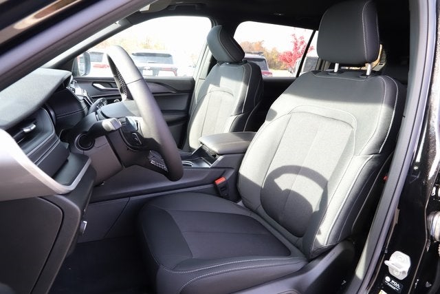 2025 Jeep Grand Cherokee GRAND CHEROKEE L LAREDO X 4X4