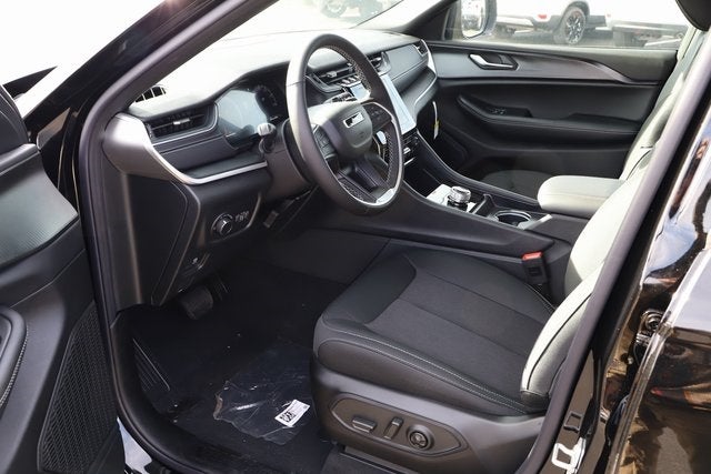 2025 Jeep Grand Cherokee GRAND CHEROKEE L LAREDO X 4X4