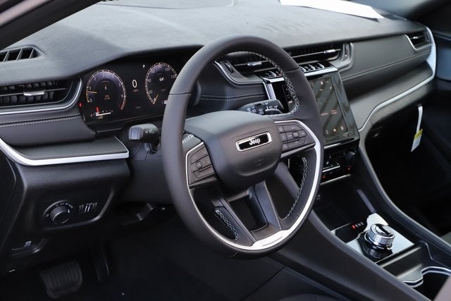 2025 Jeep Grand Cherokee GRAND CHEROKEE L LAREDO X 4X4