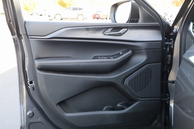 2025 Jeep Grand Cherokee GRAND CHEROKEE L LAREDO X 4X4