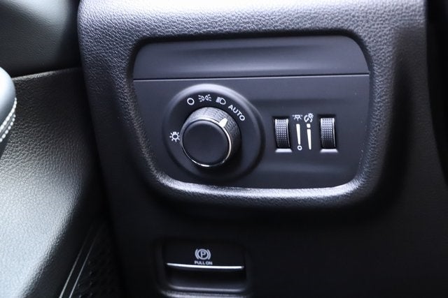 2025 Jeep Grand Cherokee GRAND CHEROKEE L LAREDO X 4X4