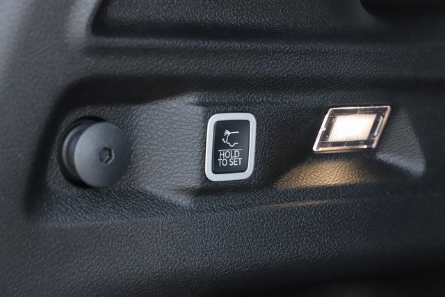 2025 Jeep Grand Cherokee GRAND CHEROKEE L LAREDO X 4X4