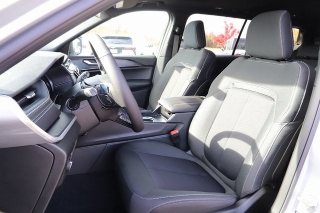 2025 Jeep Grand Cherokee GRAND CHEROKEE L LAREDO X 4X4