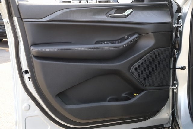 2025 Jeep Grand Cherokee GRAND CHEROKEE L LAREDO X 4X4