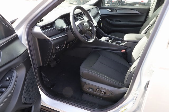 2025 Jeep Grand Cherokee GRAND CHEROKEE L LAREDO X 4X4