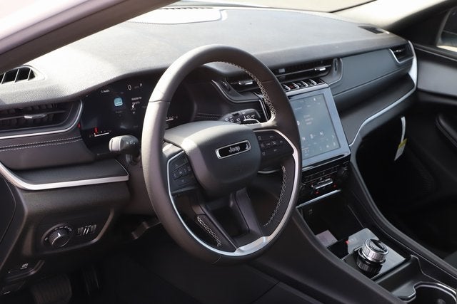 2025 Jeep Grand Cherokee GRAND CHEROKEE L LAREDO X 4X4