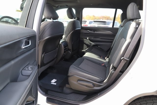 2025 Jeep Grand Cherokee GRAND CHEROKEE L LAREDO X 4X4