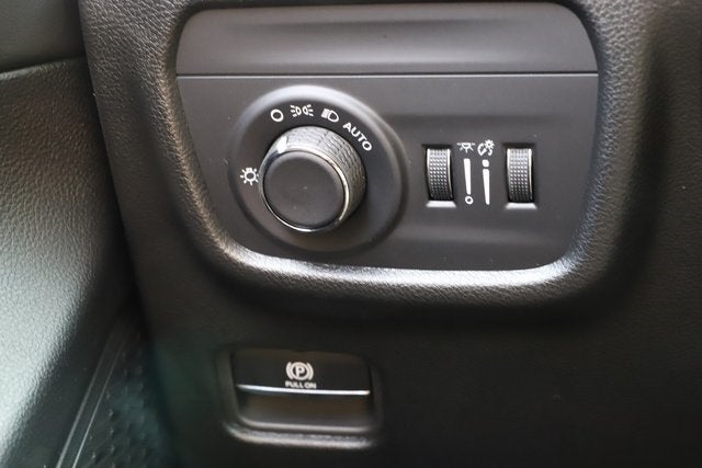 2025 Jeep Grand Cherokee GRAND CHEROKEE L LAREDO X 4X4