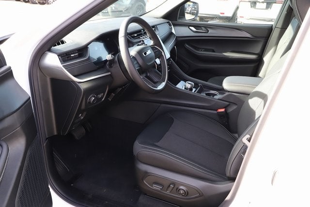 2025 Jeep Grand Cherokee GRAND CHEROKEE L LAREDO X 4X4