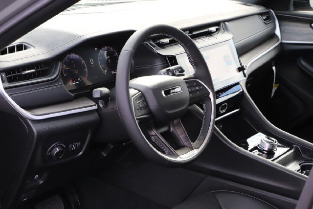 2027 Jeep Grand Cherokee GRAND CHEROKEE L LAREDO ALTITUDE 4X4