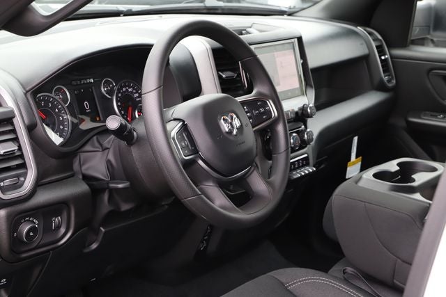 2027 RAM Ram 1500 RAM 1500 TRADESMAN CREW CAB 4X4 5'7' BOX