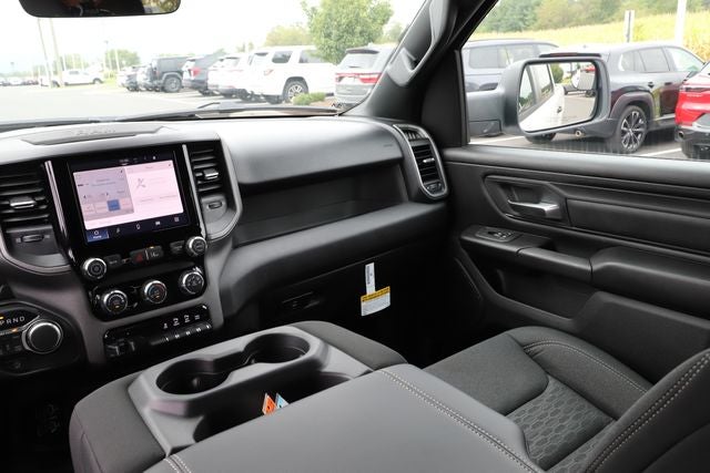 2027 RAM Ram 1500 RAM 1500 TRADESMAN CREW CAB 4X4 5'7' BOX