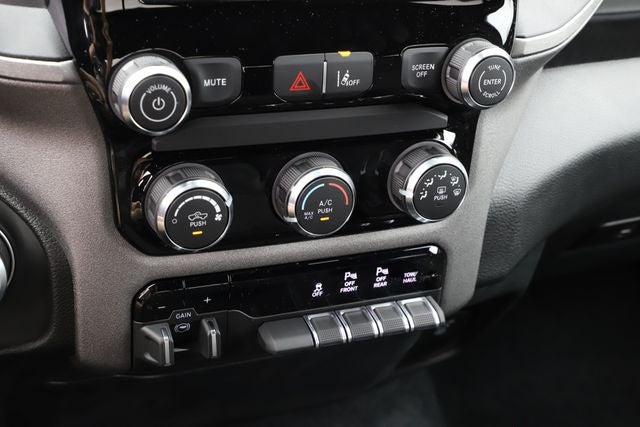 2027 RAM Ram 1500 RAM 1500 TRADESMAN CREW CAB 4X4 5'7' BOX