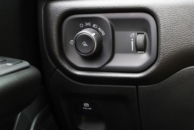 2027 RAM Ram 1500 RAM 1500 TRADESMAN CREW CAB 4X4 5'7' BOX
