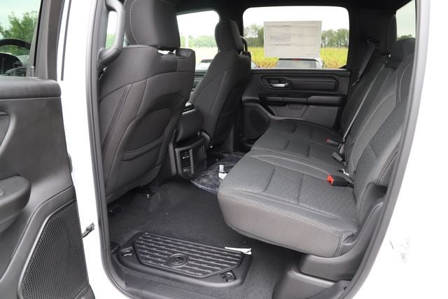 2027 RAM Ram 1500 RAM 1500 TRADESMAN CREW CAB 4X4 5'7' BOX
