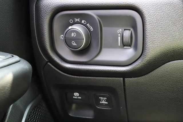 2026 RAM 1500 RAM 1500 WARLOCK CREW CAB 4X4 5'7' BOX