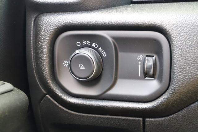 2026 RAM Ram 1500 RAM 1500 TRADESMAN CREW CAB 4X4 5'7' BOX