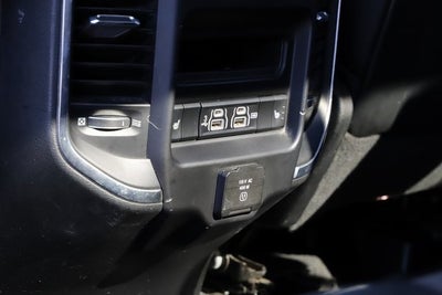 2019 RAM 1500 Laramie Crew Cab 4x4 5'7' Box