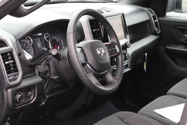 2027 RAM Ram 1500 RAM 1500 EXPRESS CREW CAB 4X4 6'4' BOX