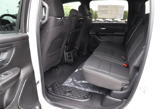2027 RAM Ram 1500 RAM 1500 EXPRESS CREW CAB 4X4 6'4' BOX