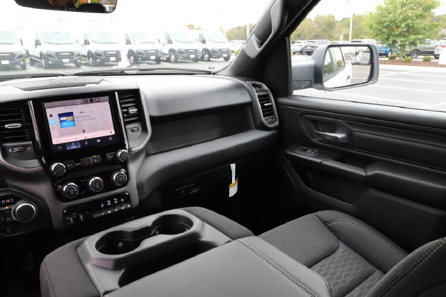 2027 RAM Ram 1500 RAM 1500 EXPRESS CREW CAB 4X4 6'4' BOX