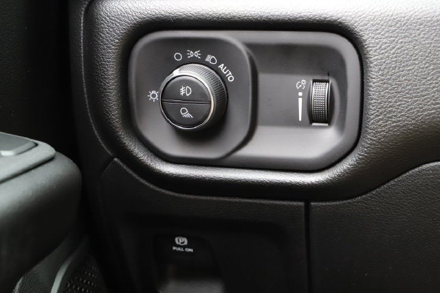 2027 RAM Ram 1500 RAM 1500 EXPRESS CREW CAB 4X4 6'4' BOX