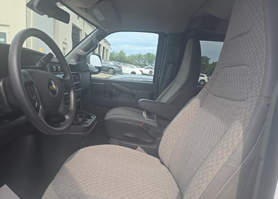 2025 Chevrolet Express Passenger RWD 3500 Extended Wheelbase LT