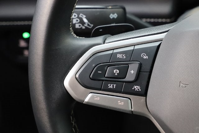 2025 Volkswagen Atlas Cross Sport 2.0T SE w/Technology