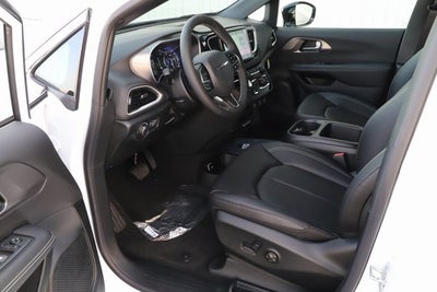 2026 Chrysler Voyager VOYAGER LX