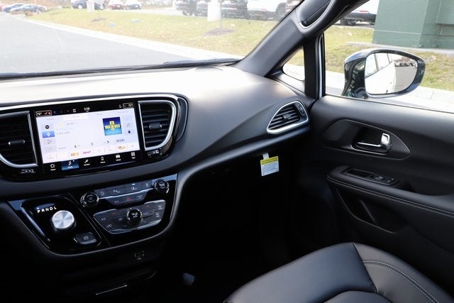 2026 Chrysler Voyager VOYAGER LX