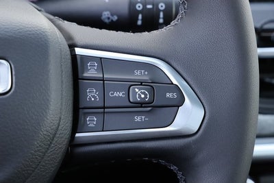 2024 Jeep Compass COMPASS LATITUDE LUX 4X4