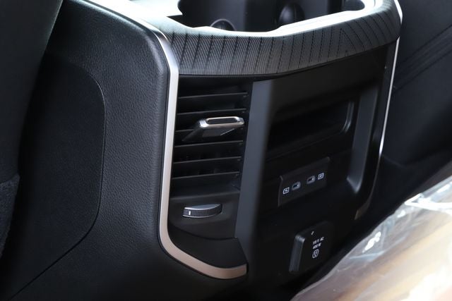 2027 RAM Ram 3500 RAM 3500 BIG HORN CREW CAB 4X4 8' BOX
