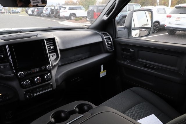 2026 RAM Ram 5500 Chassis Cab RAM 5500 TRADESMAN CHASSIS CREW CAB 4X4 84' CA