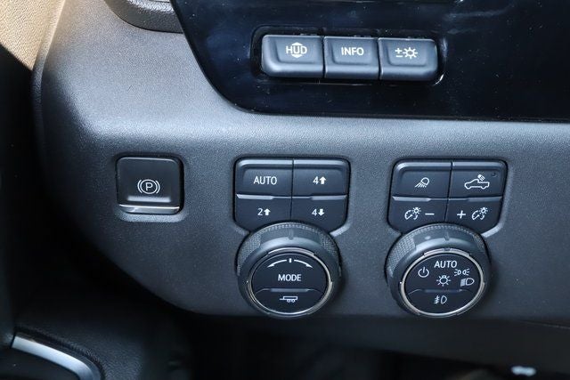 2023 Chevrolet Silverado 1500 4WD Crew Cab Short Bed High Country